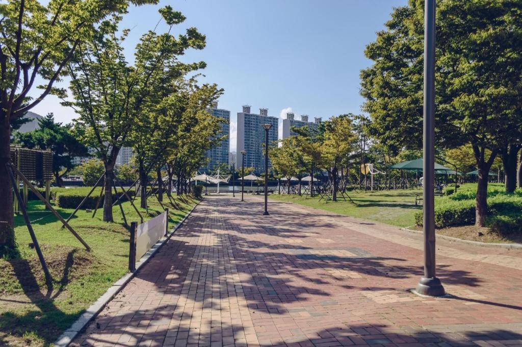 Ramada Encore By Wyndham Busan Haeundae Екстер'єр фото